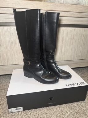 Nine West Giani Women’s Black tall boots buckle detail size 10